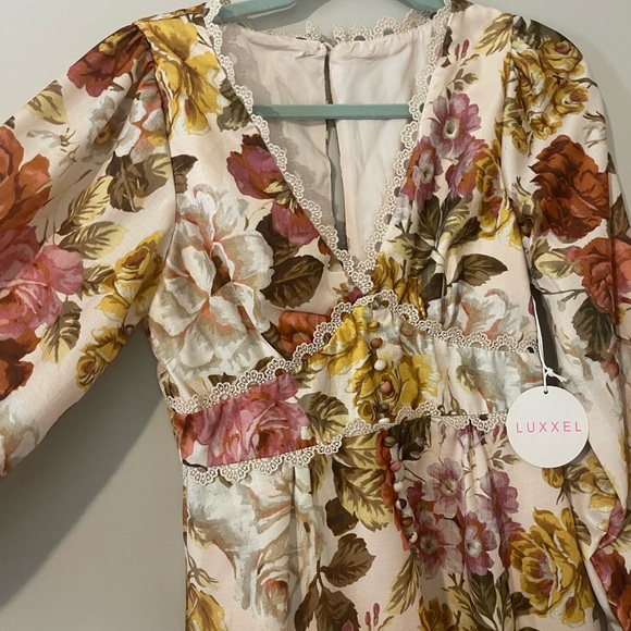 Long sleeved Flowered Boutique Romper! NWT!! Size Small! - Picture 1 of 7